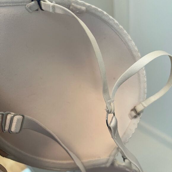 Beautiful Victoria’s Secret Bra - Worn 2x - Picture 6 of 7